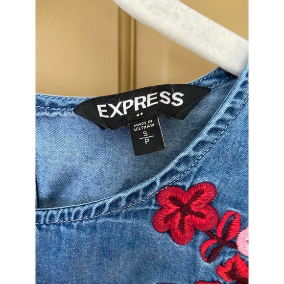 Express Factory Boho Embroidery Chambray Shirt Women's Size Small - Picture 4 of 8